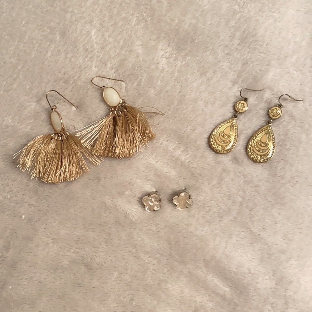 Neutral earring set